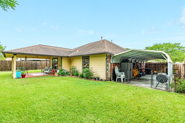 203 Washington Avenue, Clute, TX 77531