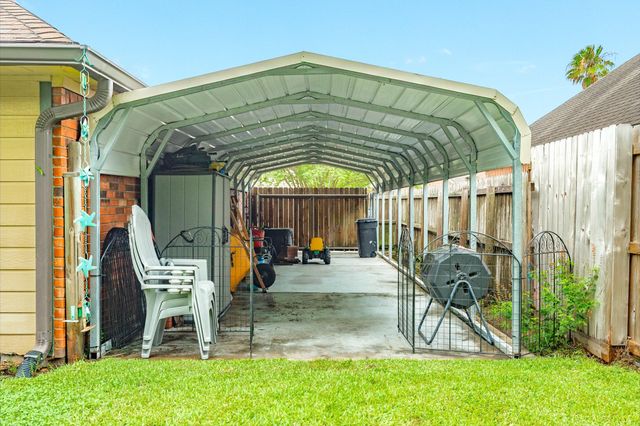 203 Washington Avenue, Clute, TX 77531