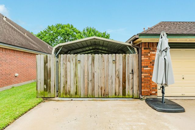 203 Washington Avenue, Clute, TX 77531