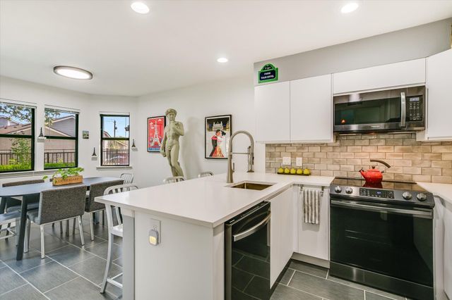 2001 Parker LN S 107, Austin, TX 78741