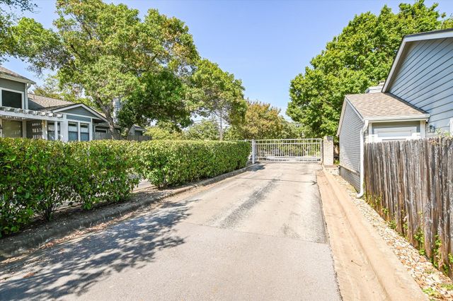 2001 Parker LN S 107, Austin, TX 78741