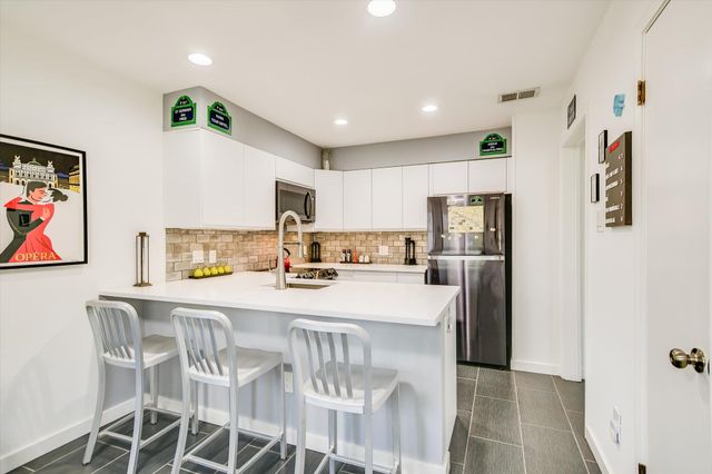 2001 Parker LN S 107, Austin, TX 78741