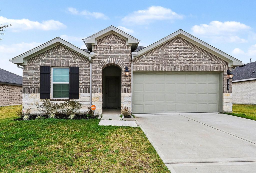 9926 Palm Royal Drive, Baytown, TX 77521