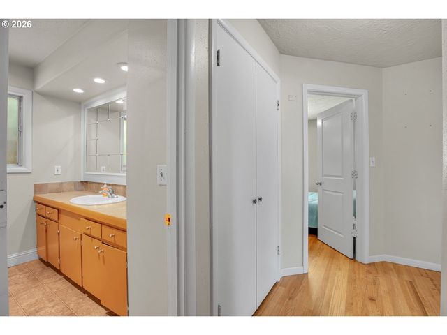 1022 Ne 68TH St, Vancouver, WA 98665