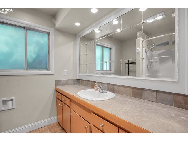 1022 Ne 68TH St, Vancouver, WA 98665
