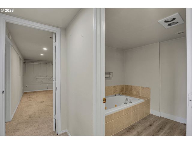 1022 Ne 68TH St, Vancouver, WA 98665