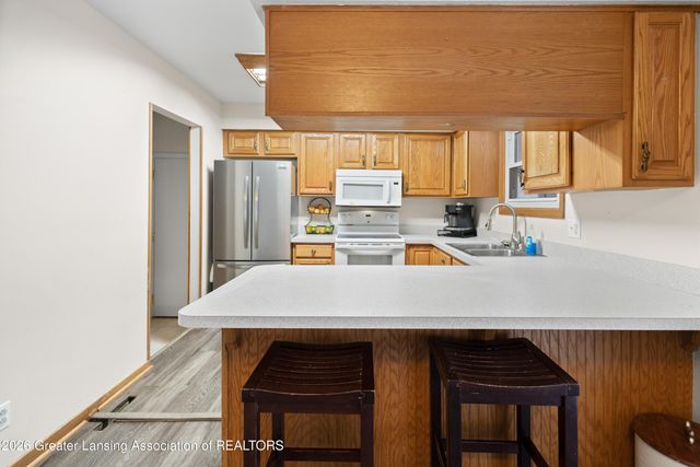 1004 Old Erin Way, Lansing, MI 48917