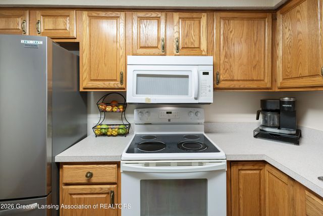 1004 Old Erin Way, Lansing, MI 48917