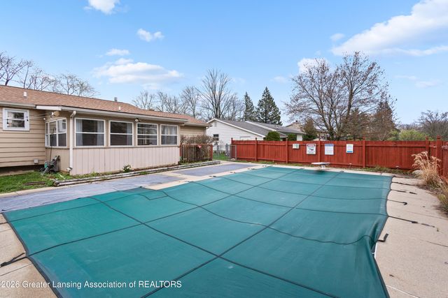 1004 Old Erin Way, Lansing, MI 48917
