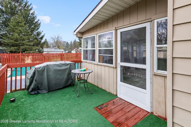 1004 Old Erin Way, Lansing, MI 48917