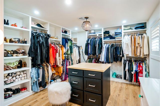 7246 Arbor Oaks Drive, Dallas, TX 75248