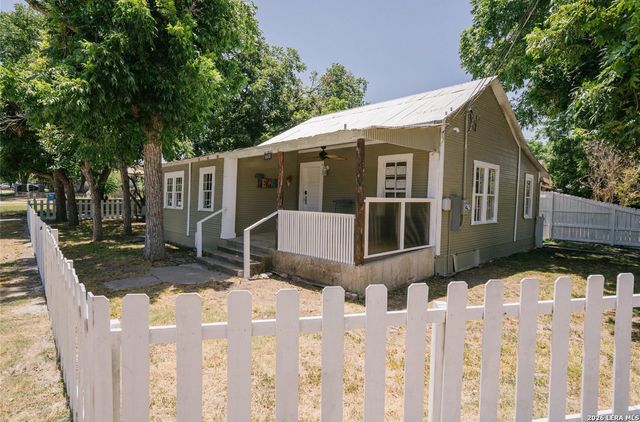 793 N Houston Avenue, New Braunfels, TX 78130