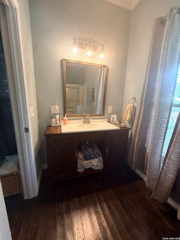 793 N Houston Avenue, New Braunfels, TX 78130