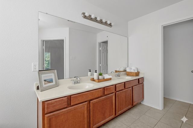 904 Sycamore Street, Burleson, TX 76028