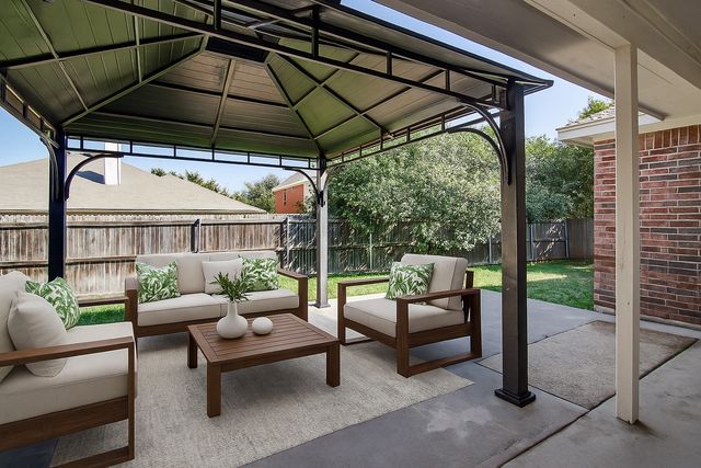 904 Sycamore Street, Burleson, TX 76028