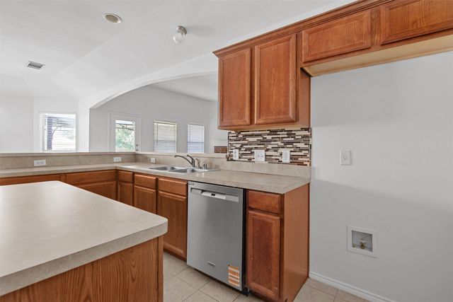 904 Sycamore Street, Burleson, TX 76028