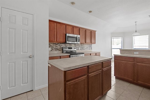 904 Sycamore Street, Burleson, TX 76028