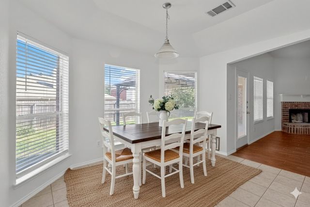 904 Sycamore Street, Burleson, TX 76028