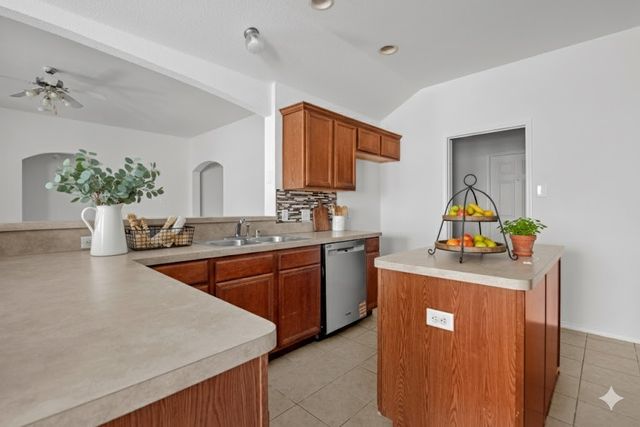 904 Sycamore Street, Burleson, TX 76028