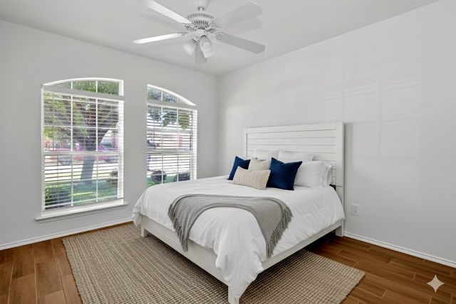 904 Sycamore Street, Burleson, TX 76028