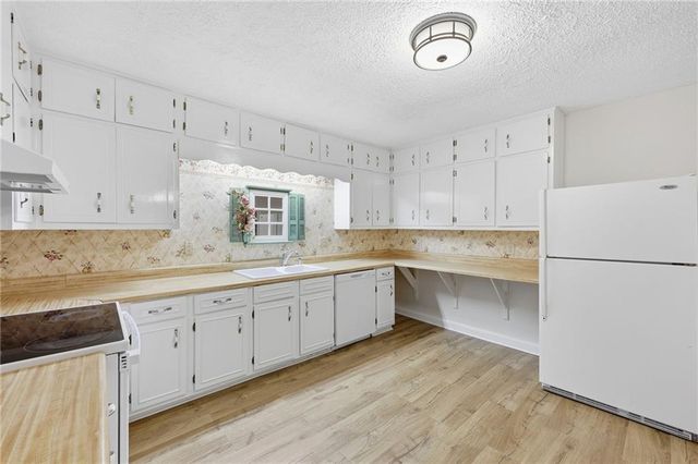 1304 Pine Valley Road, Gainesville, GA 30501