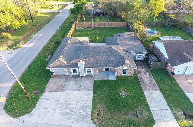 4914 29th Street, Dickinson, TX 77539