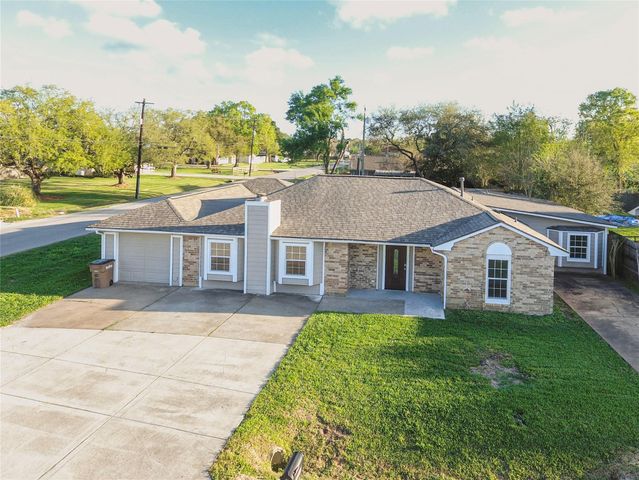 4914 29th Street, Dickinson, TX 77539