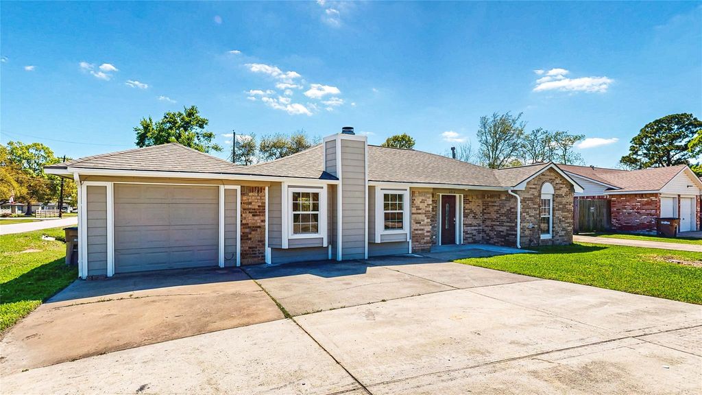 4914 29th Street, Dickinson, TX 77539