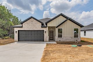 5822 Stonegate Circle, Granbury, TX 76048