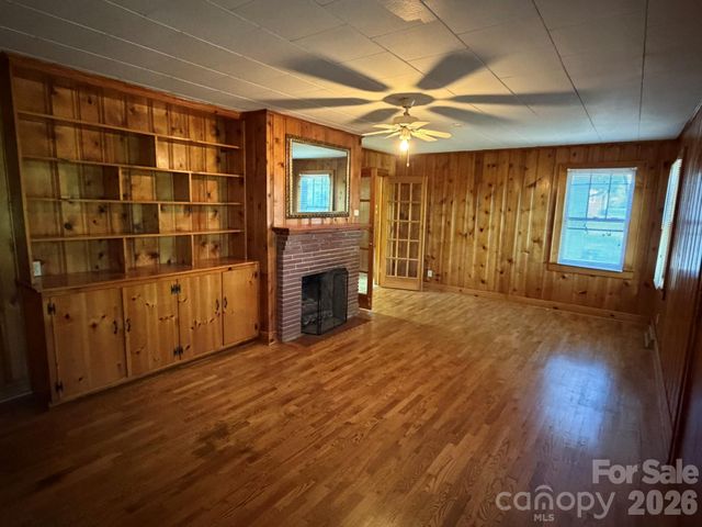 382 Alexis High Shoals Road, Dallas, NC 28034
