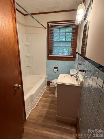 382 Alexis High Shoals Road, Dallas, NC 28034