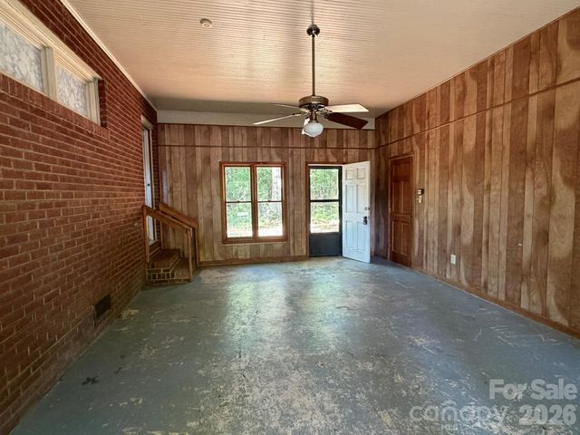382 Alexis High Shoals Road, Dallas, NC 28034
