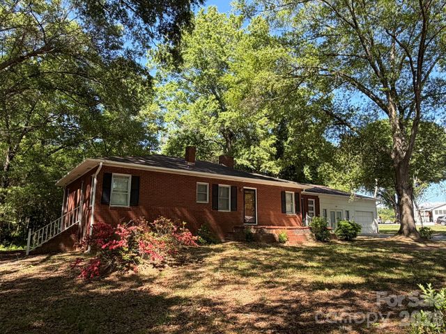382 Alexis High Shoals Road, Dallas, NC 28034