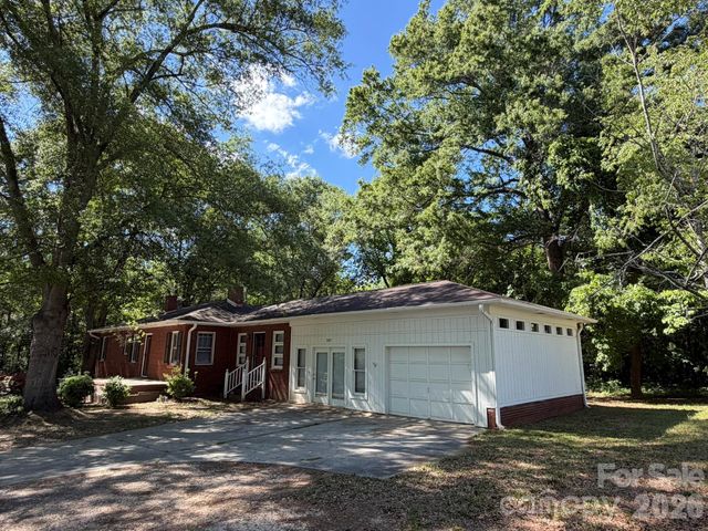 382 Alexis High Shoals Road, Dallas, NC 28034