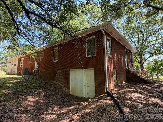 382 Alexis High Shoals Road, Dallas, NC 28034