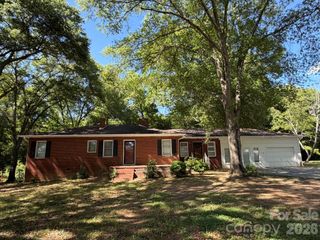 382 Alexis High Shoals Road, Dallas, NC 28034