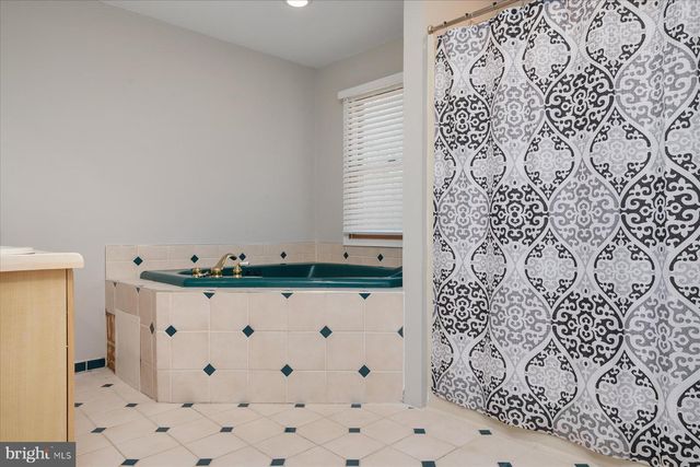 8200 MEEHLING RD, Pasadena, MD 21122