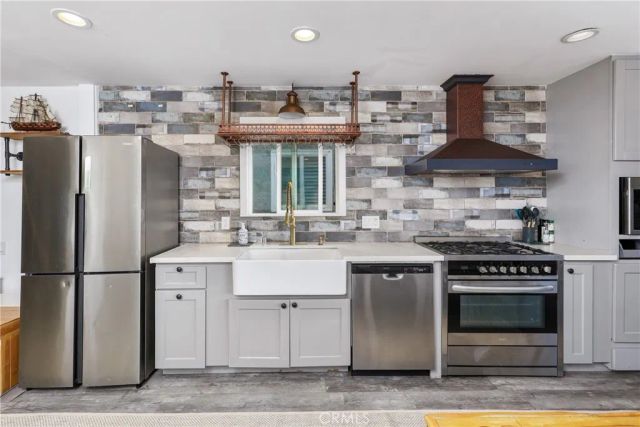 2214 W Oceanfront A, Newport Beach, CA 92663