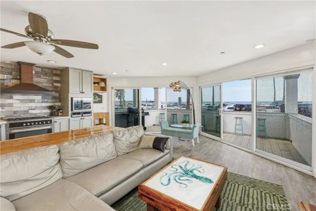2214 W Oceanfront A, Newport Beach, CA 92663
