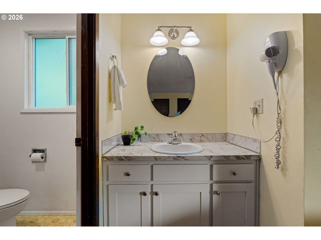 2185 W 27TH Ave, Eugene, OR 97405