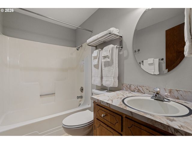 2185 W 27TH Ave, Eugene, OR 97405