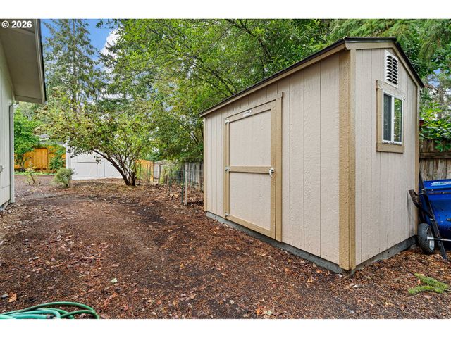 2185 W 27TH Ave, Eugene, OR 97405
