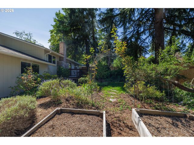 2185 W 27TH Ave, Eugene, OR 97405