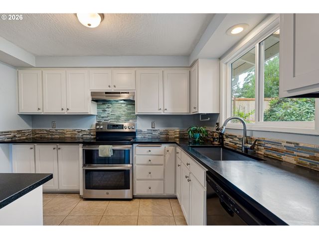 2185 W 27TH Ave, Eugene, OR 97405