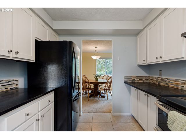 2185 W 27TH Ave, Eugene, OR 97405