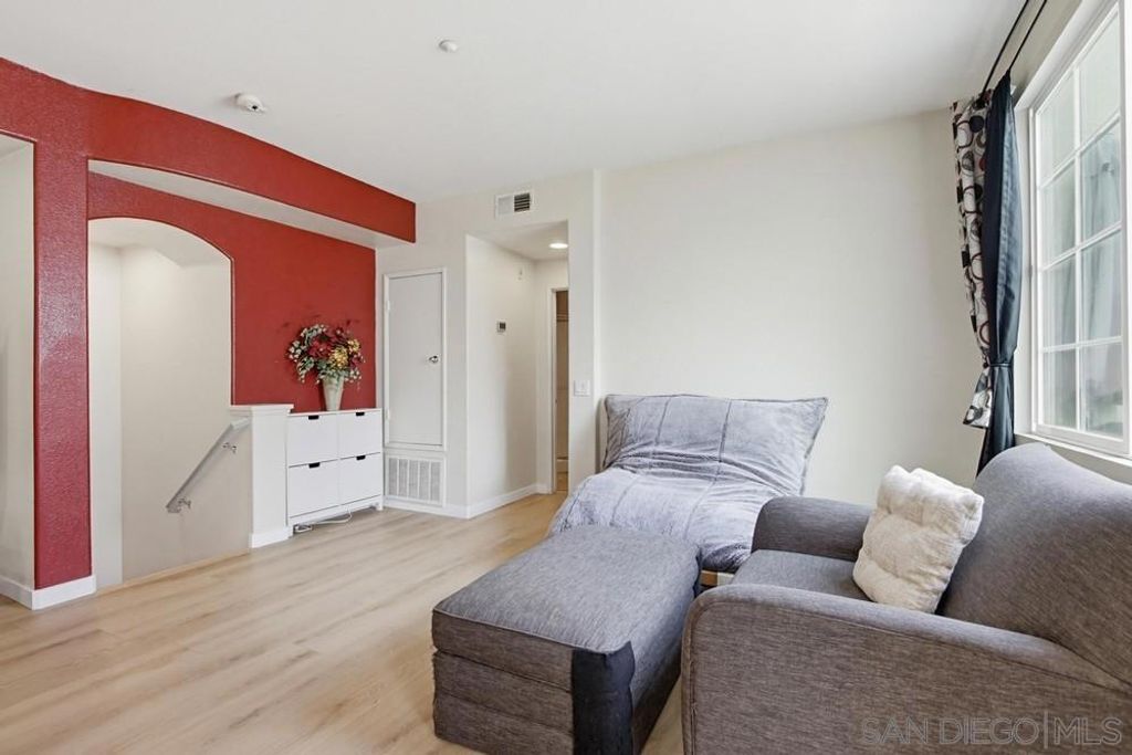 Image 11 of property listing at 1298 Fools Gold 1, Chula Vista, CA 91913