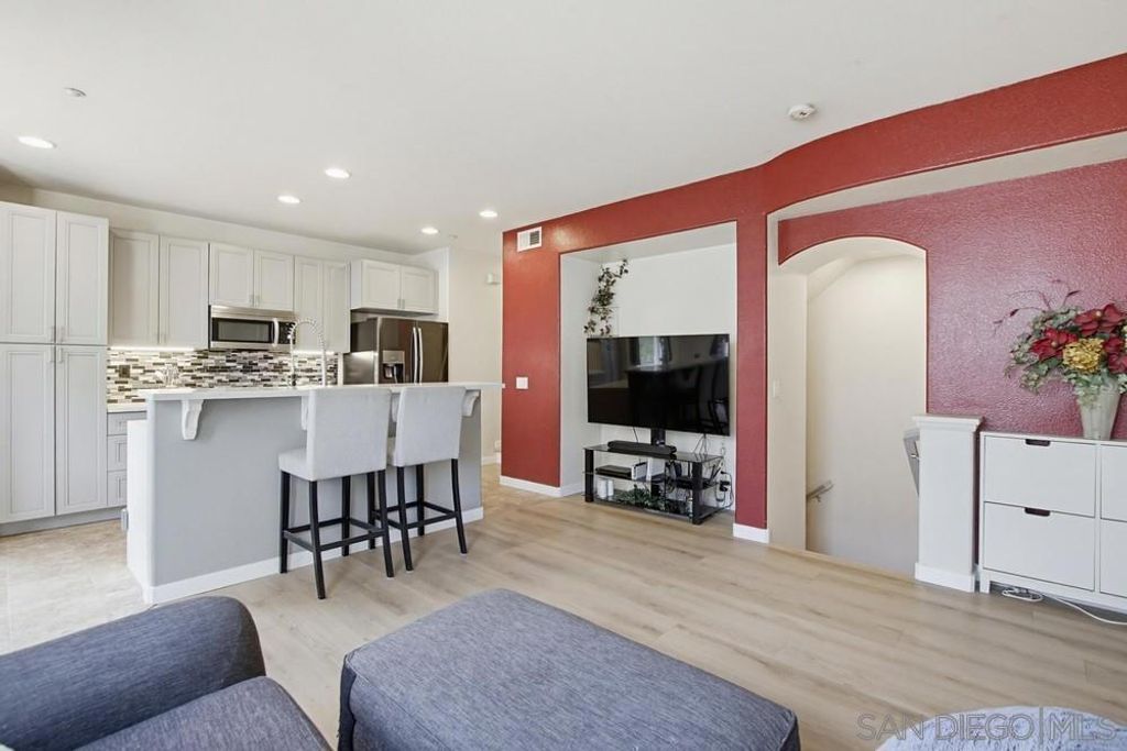 Image 12 of property listing at 1298 Fools Gold 1, Chula Vista, CA 91913