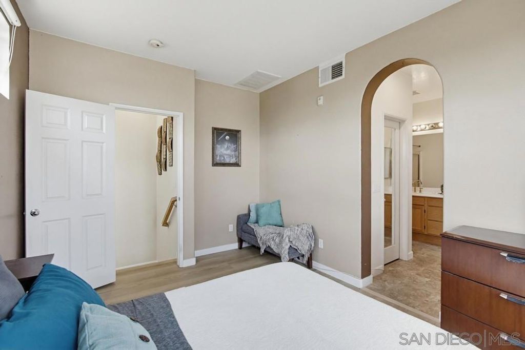 Image 18 of property listing at 1298 Fools Gold 1, Chula Vista, CA 91913