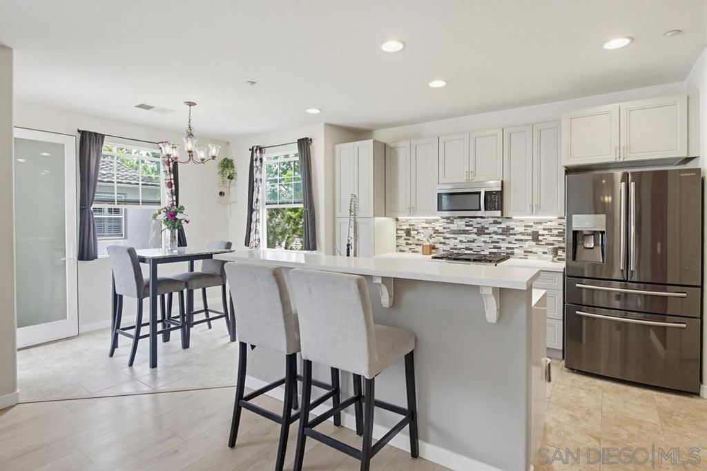 Image 2 of property listing at 1298 Fools Gold 1, Chula Vista, CA 91913