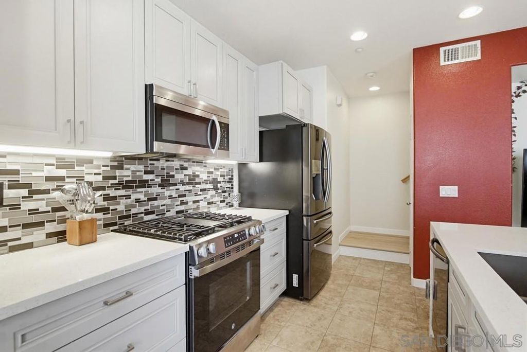 Image 5 of property listing at 1298 Fools Gold 1, Chula Vista, CA 91913